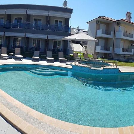 Finikas Garden Beach Resort Nikiti Kültér fotó