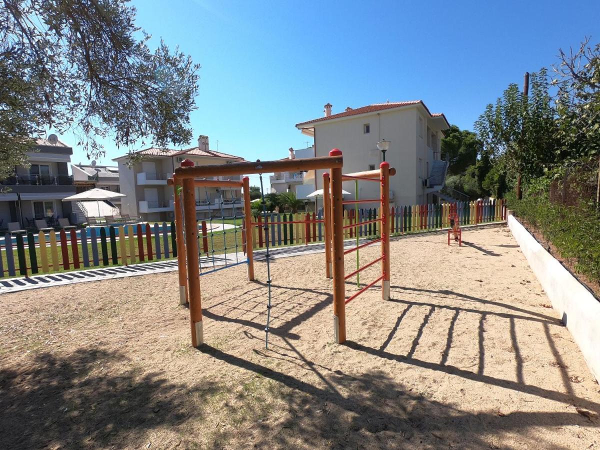 Finikas Garden Beach Resort Nikiti Kültér fotó
