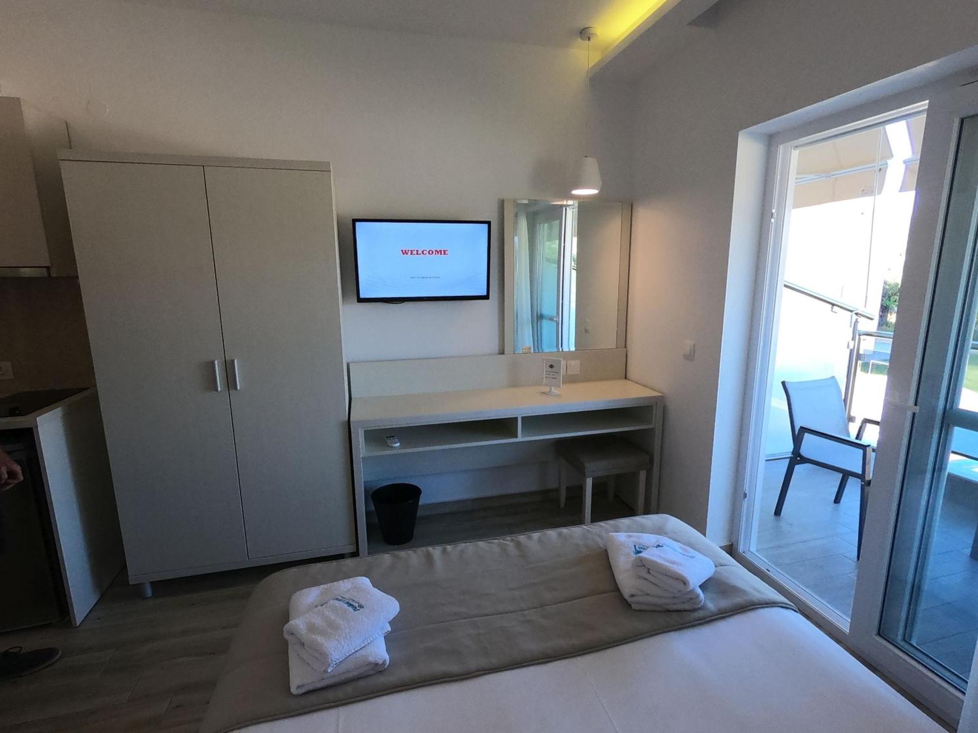 Finikas Garden Beach Resort Nikiti Kültér fotó