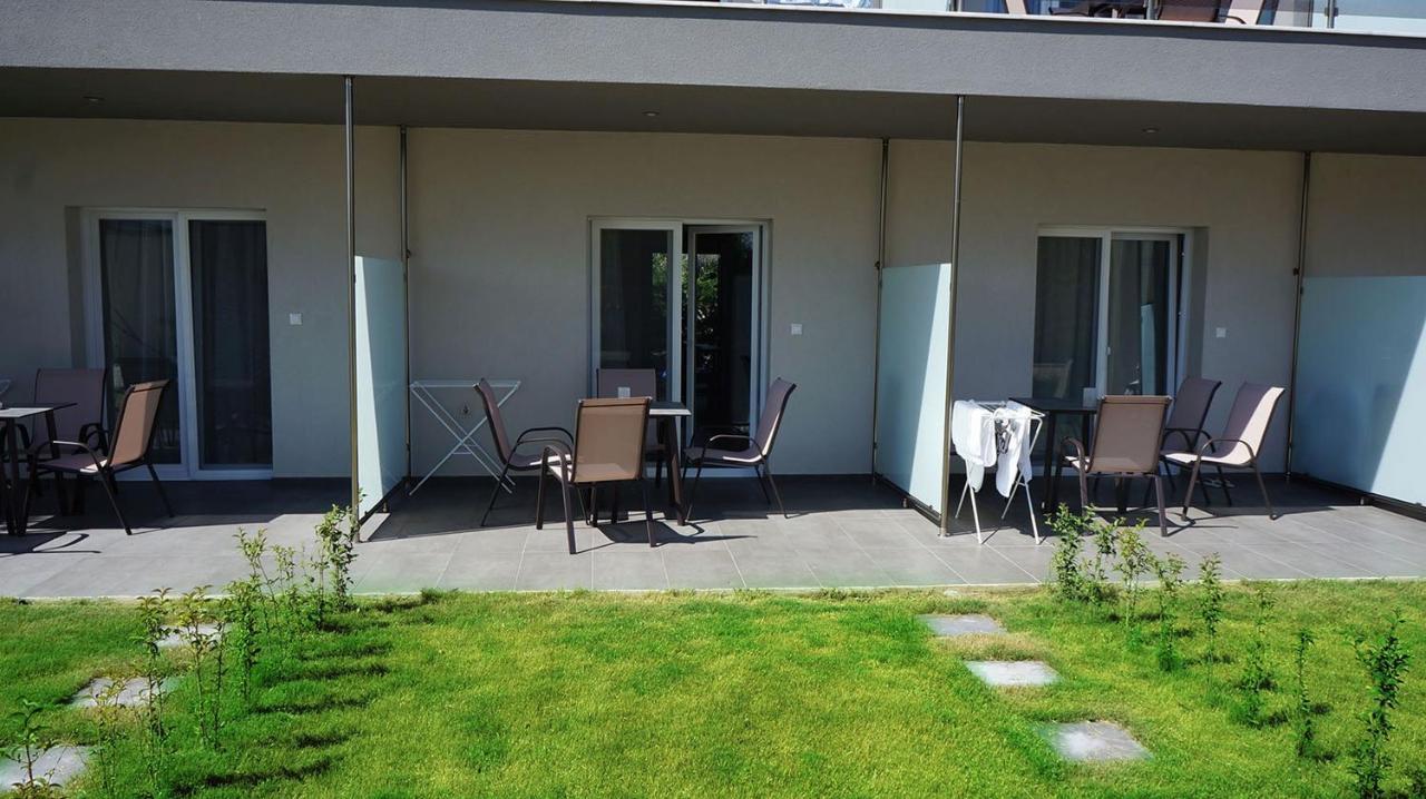 Finikas Garden Beach Resort Nikiti Kültér fotó