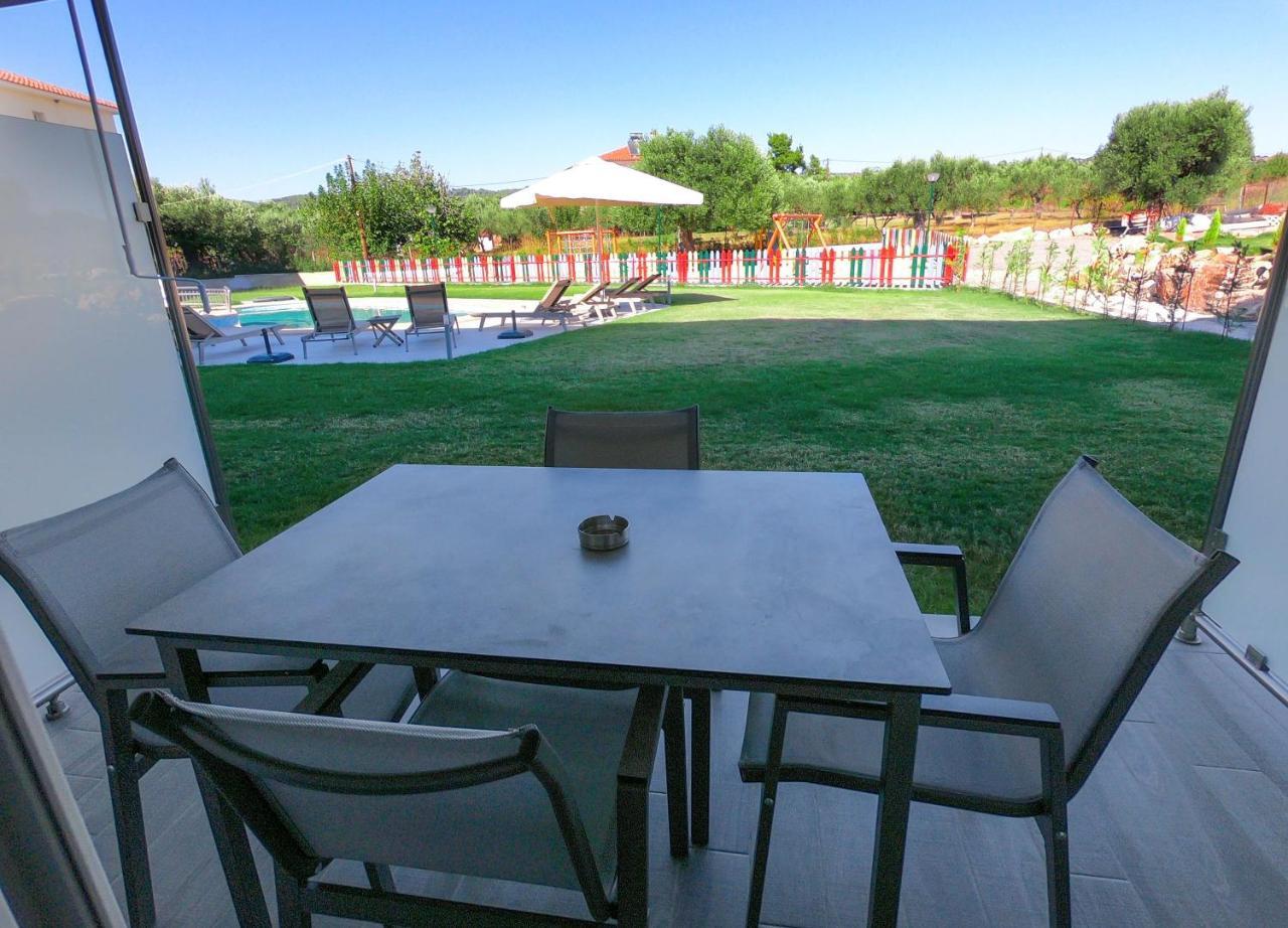 Finikas Garden Beach Resort Nikiti Kültér fotó