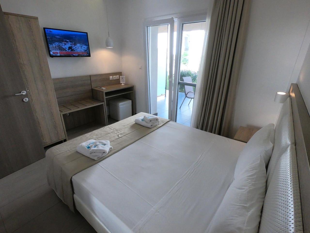 Finikas Garden Beach Resort Nikiti Kültér fotó
