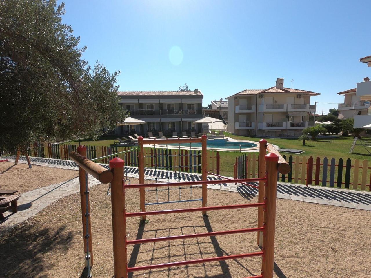 Finikas Garden Beach Resort Nikiti Kültér fotó