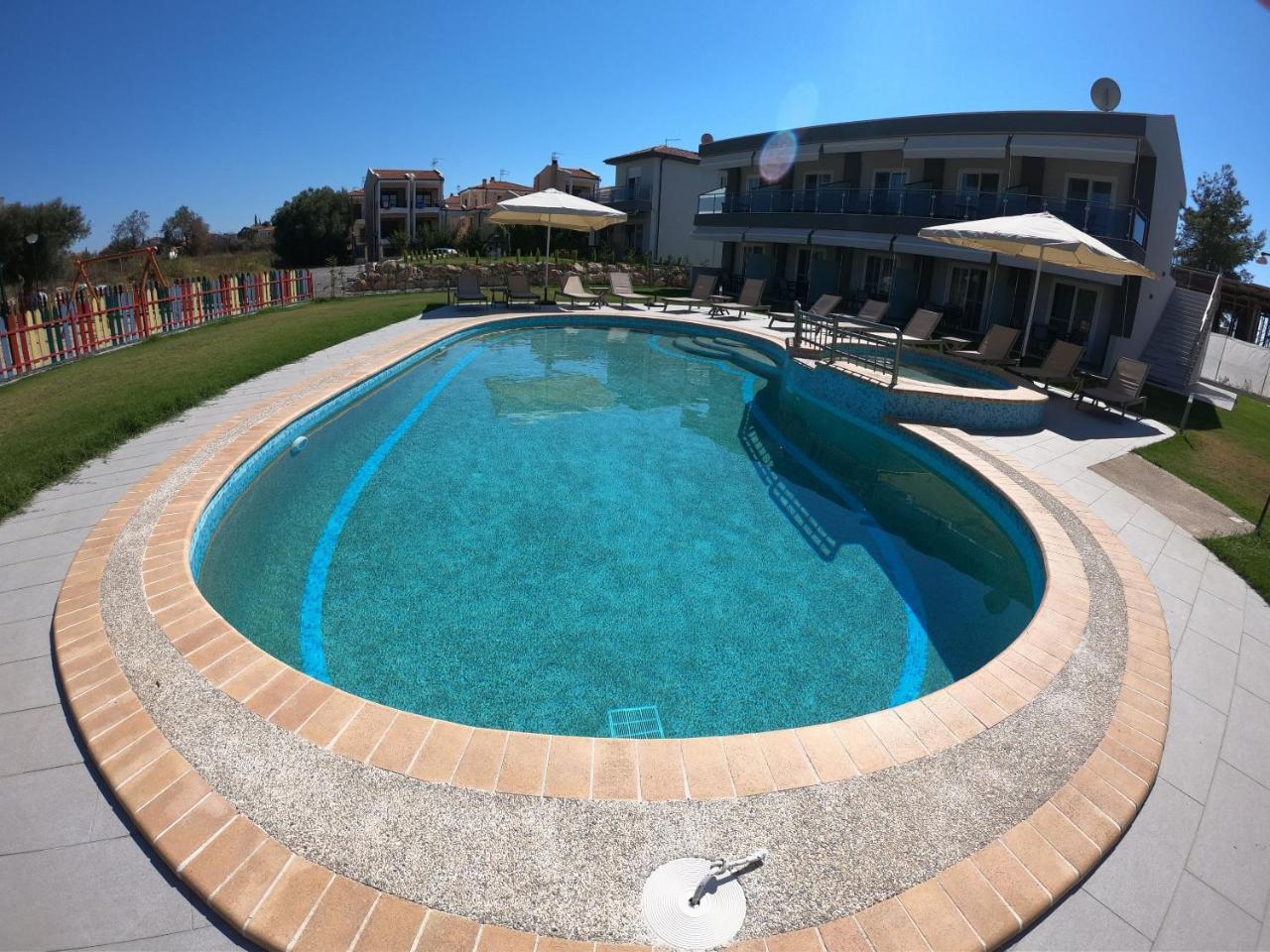 Finikas Garden Beach Resort Nikiti Kültér fotó