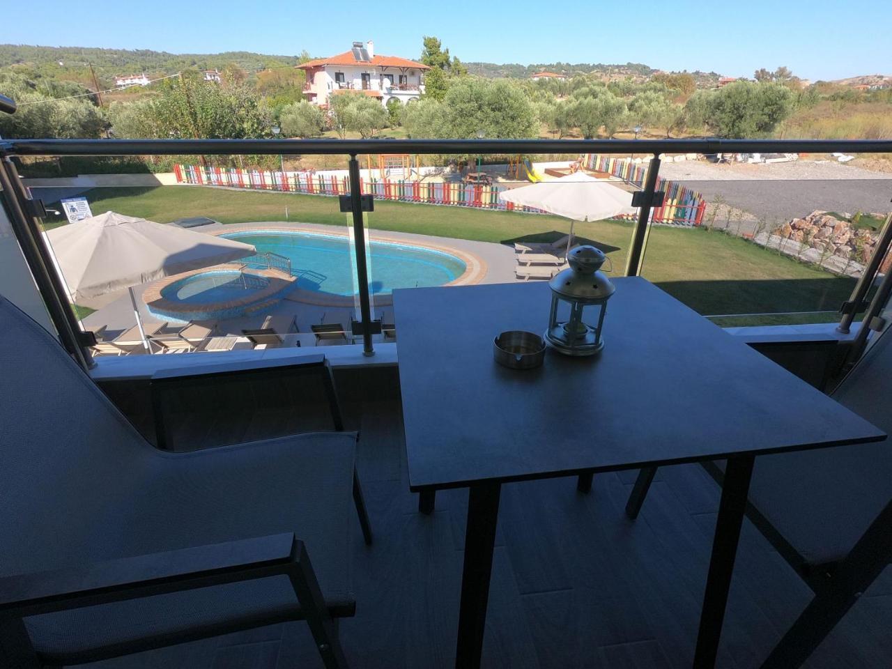 Finikas Garden Beach Resort Nikiti Kültér fotó