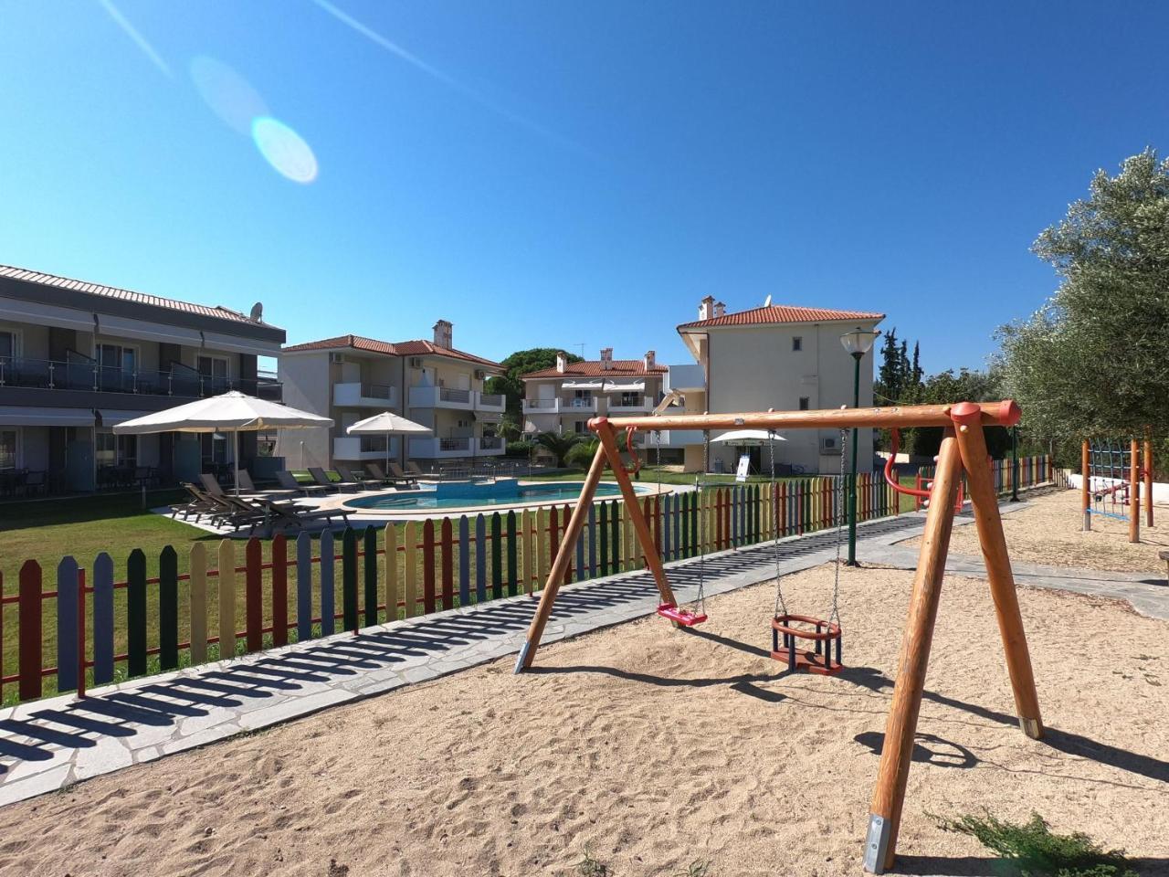 Finikas Garden Beach Resort Nikiti Kültér fotó