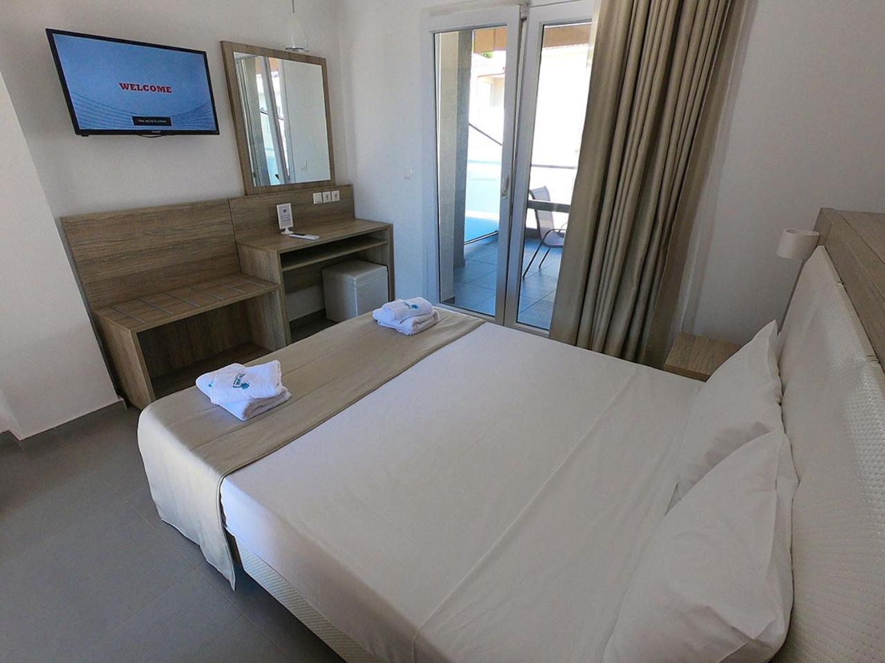 Finikas Garden Beach Resort Nikiti Kültér fotó