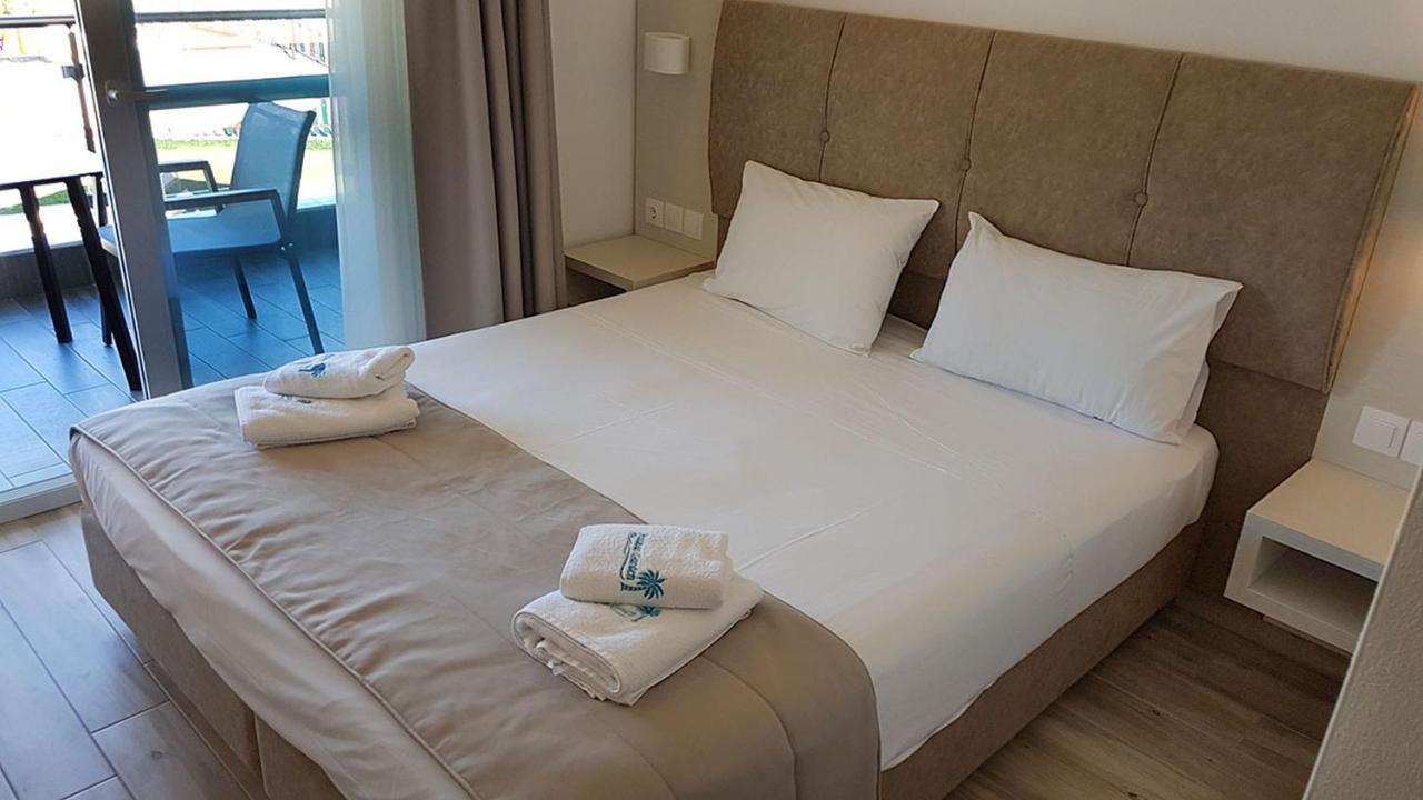 Finikas Garden Beach Resort Nikiti Kültér fotó