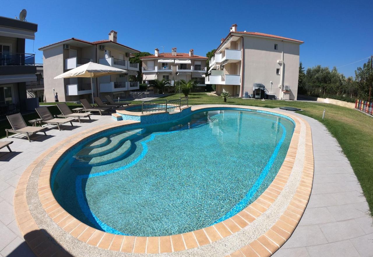 Finikas Garden Beach Resort Nikiti Kültér fotó